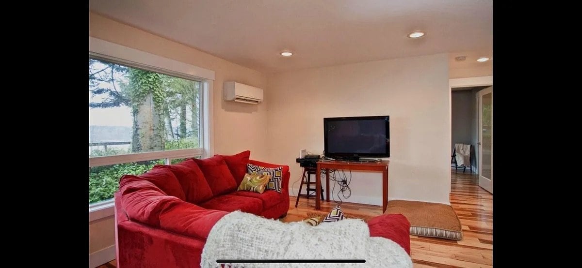 Building Photo - 9621 Steamboat Island Road Northwest