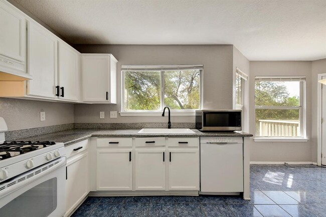 Building Photo - 4314 Knollbluff