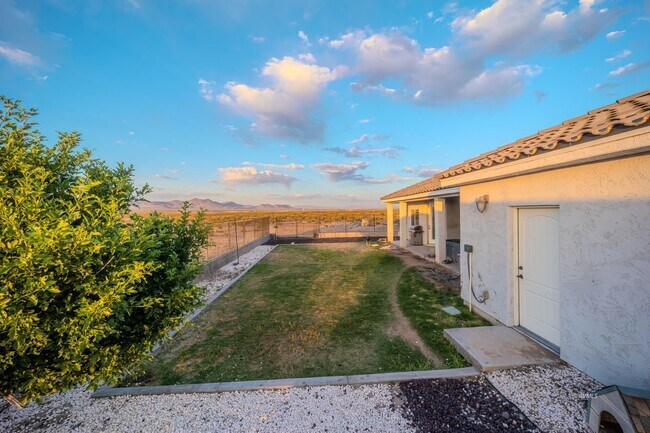Building Photo - 2985 Bentley Dr