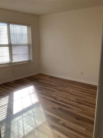 Building Photo - 214 Locust St S