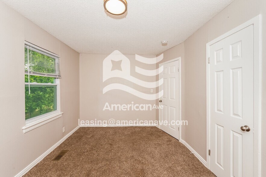 Building Photo - 820 Vanderbilt St