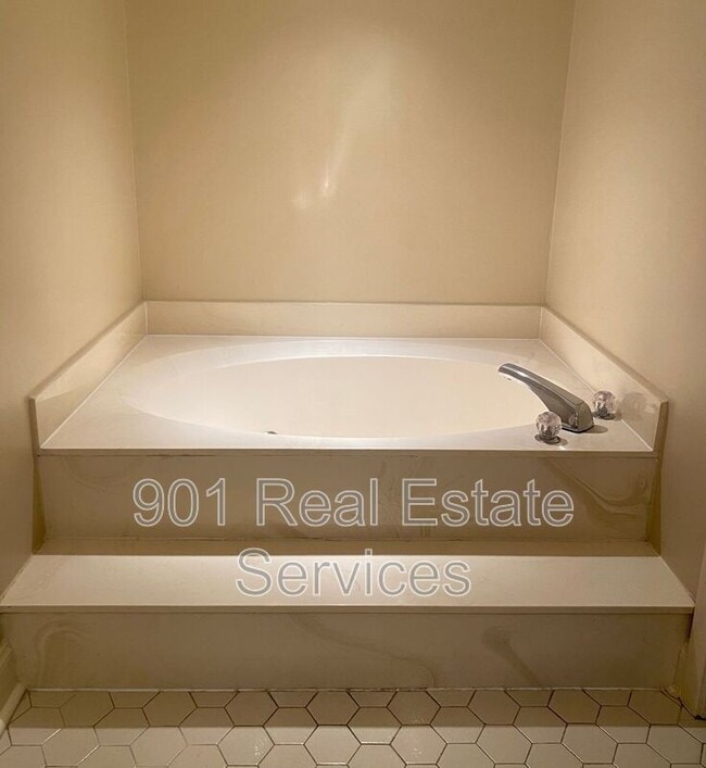 Building Photo - 200 Wagner St