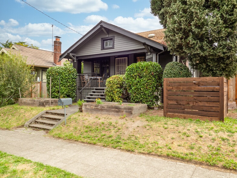 Primary Photo - 5632 11th Ave NE