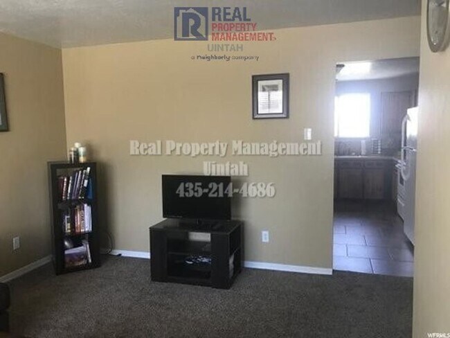 Building Photo - 3 Bed 2 Bath Duplex