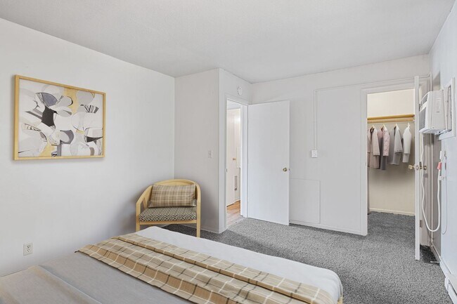 Building Photo - New Flooring