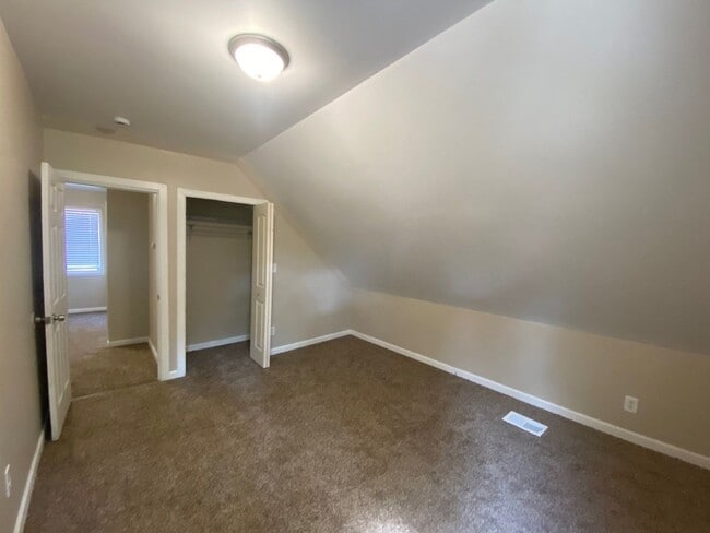 Building Photo - Fully Renovated 4-Bedroom Home – Move-In R...