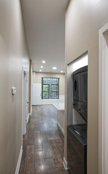 Building Photo - 2718 W Monroe St