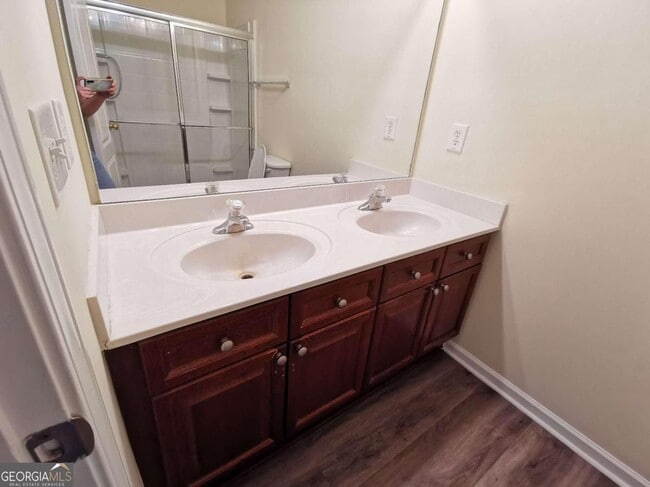 Building Photo - 2328 Suwanee Pointe Dr