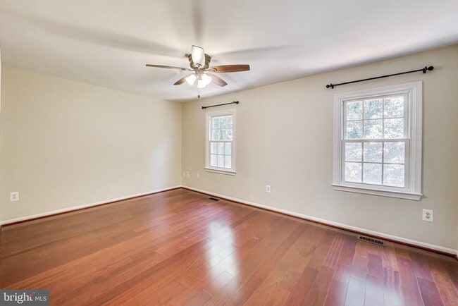 Building Photo - 3027 Mozart Dr