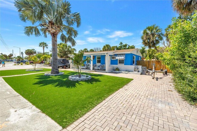 Building Photo - 6892 Gulf Winds Dr