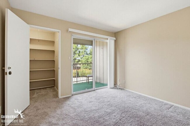 Building Photo - Charming 1Bdm 1Ba Condo with Scenic Golf Course Views at Mountain Meadow!