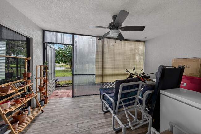 Building Photo - 2200 S Cypress Bend Dr