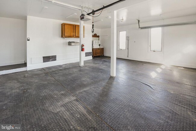 Building Photo - 2018 Swan Terrace