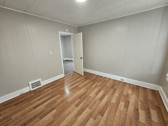 Building Photo - 1762 E 33rd St