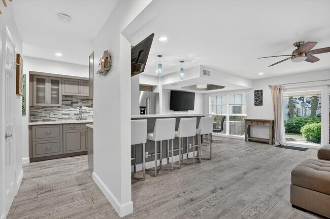 Building Photo - 1194 Hillsboro Mile