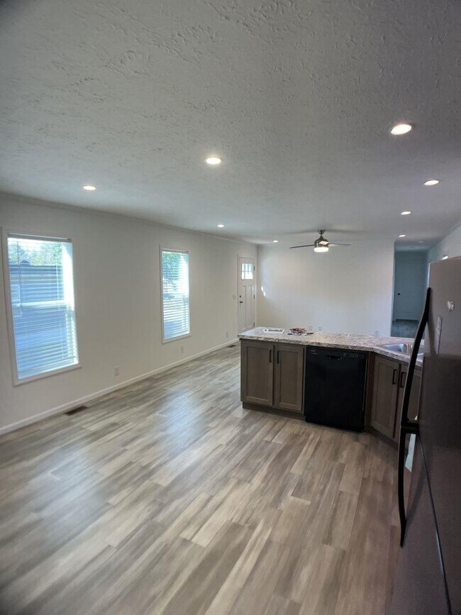 Building Photo - 12310 Geneva Way