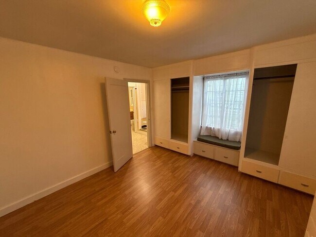 Building Photo - 1947 Marion St SE