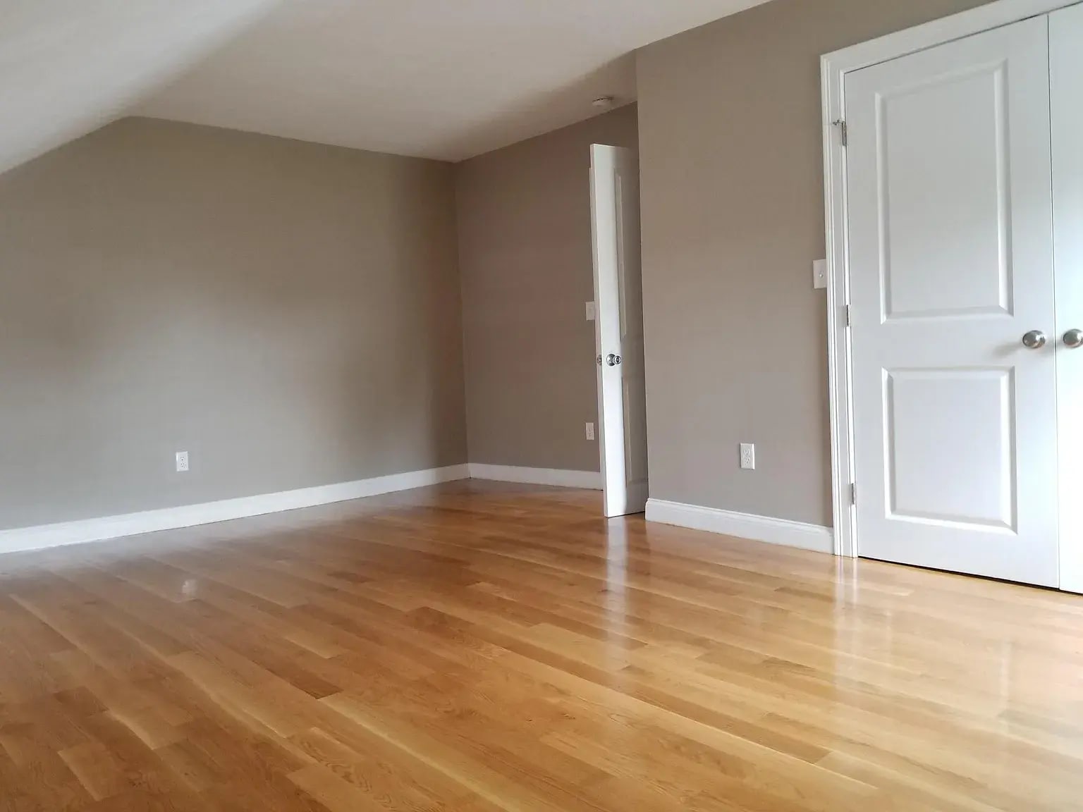 Primary Bedroom - 1190 Plymouth Ave