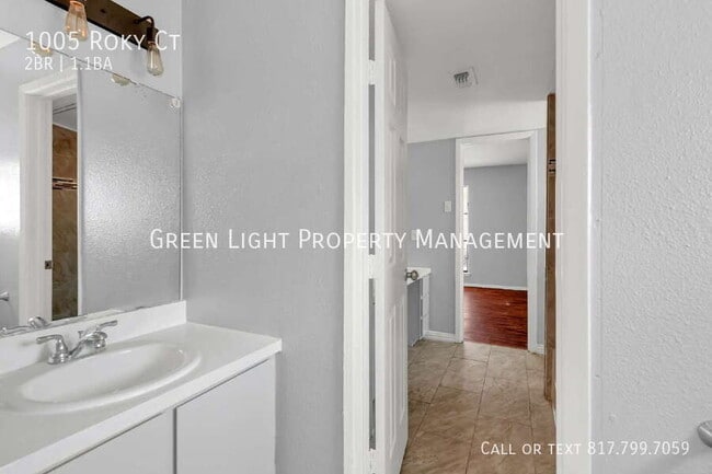 Building Photo - 1005 Roky Ct