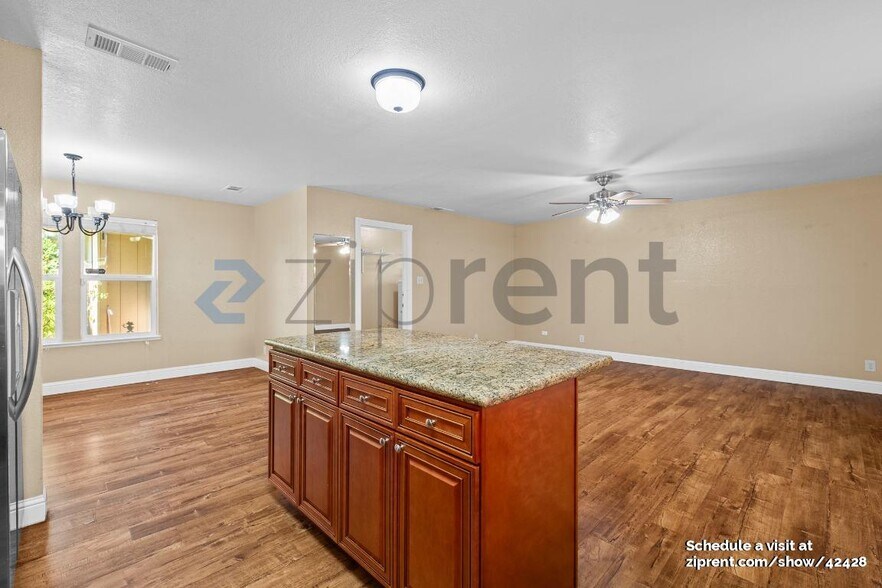 Building Photo - 935 Springoak Way
