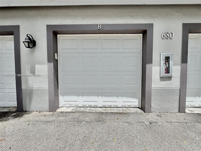 Building Photo - 677 SW 111th Ave