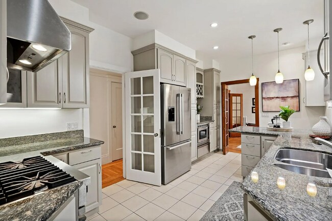 Building Photo - 1258 Chestnut St