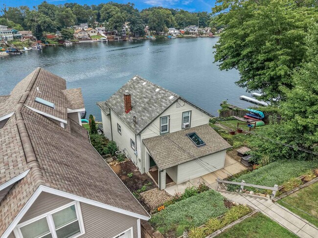 Building Photo - 3576 Portage Point Blvd