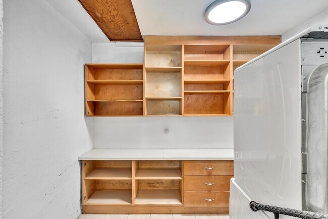 Building Photo - 1527 Mayo St