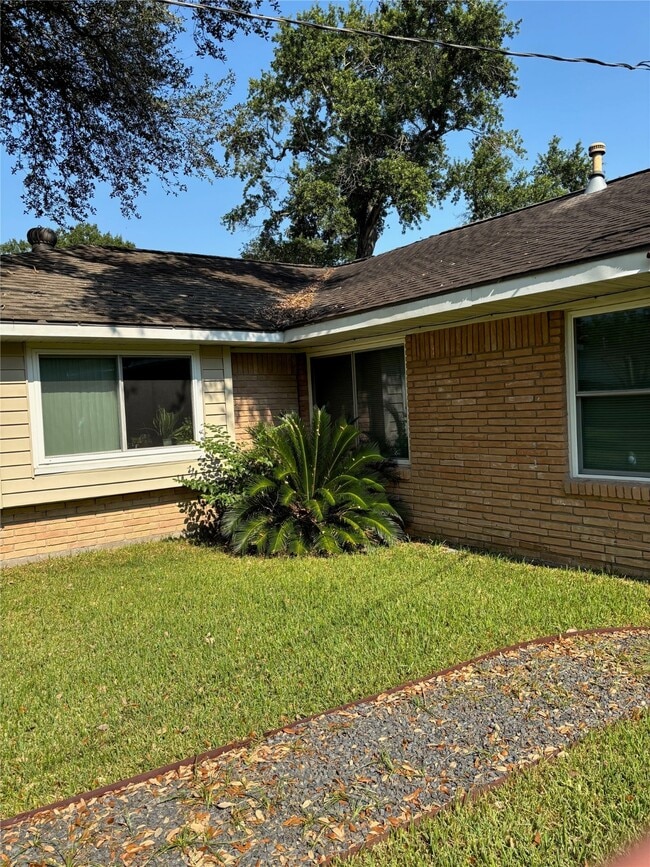 Building Photo - 6119 Darnell St