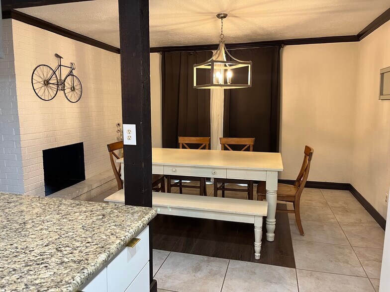 Building Photo - 3503 Canterbury Dr