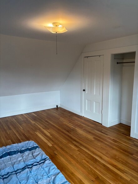 Main Bedroom - 104R Homes Ave