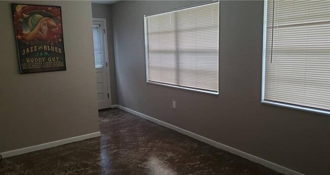 Building Photo - 203 Longview Rd