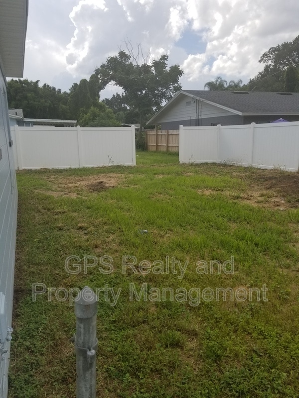 Building Photo - 2001 E Grant Ave