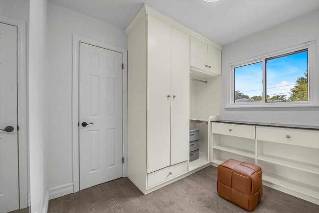 Building Photo - 66 Rockland Dr
