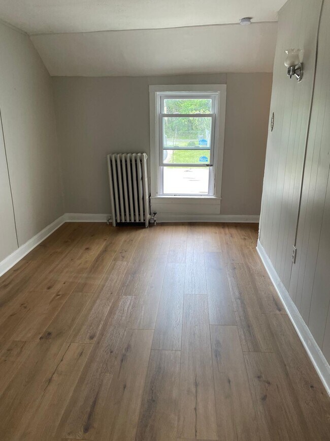 bedroom 1 - 114 Mercer St