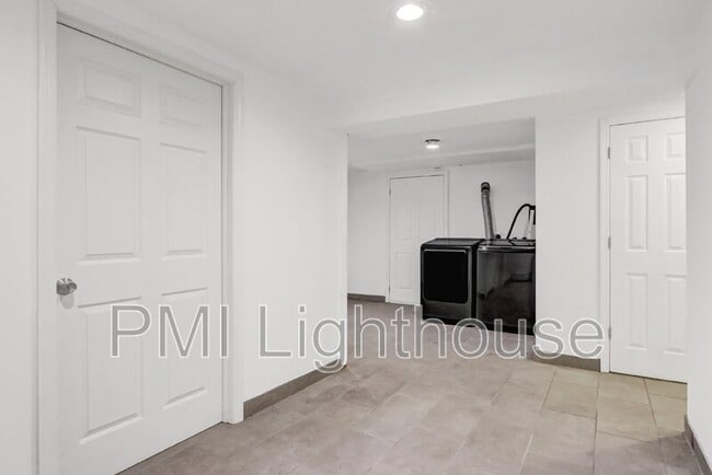 Building Photo - 25 Thorney Ave