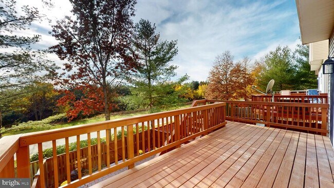 Building Photo - 527 Sparkleberry Terrace NE