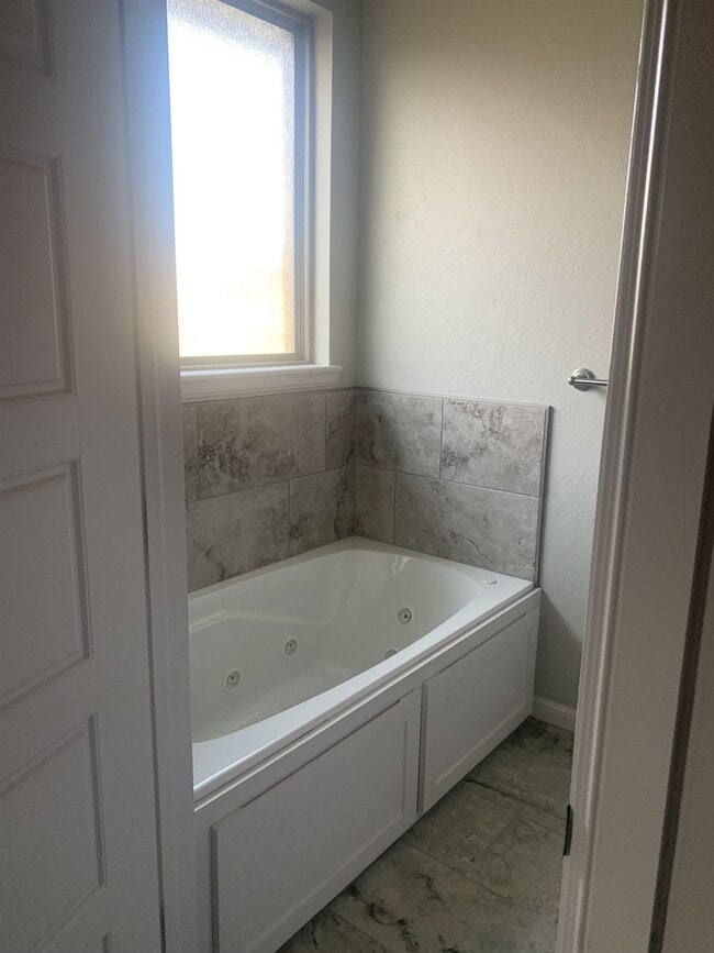 Building Photo - 202 Northwest Granite Avenue