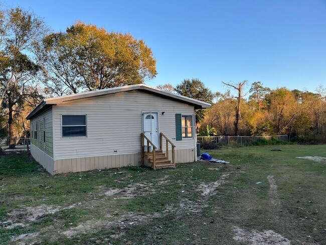 Building Photo - 12070 Clark Ln