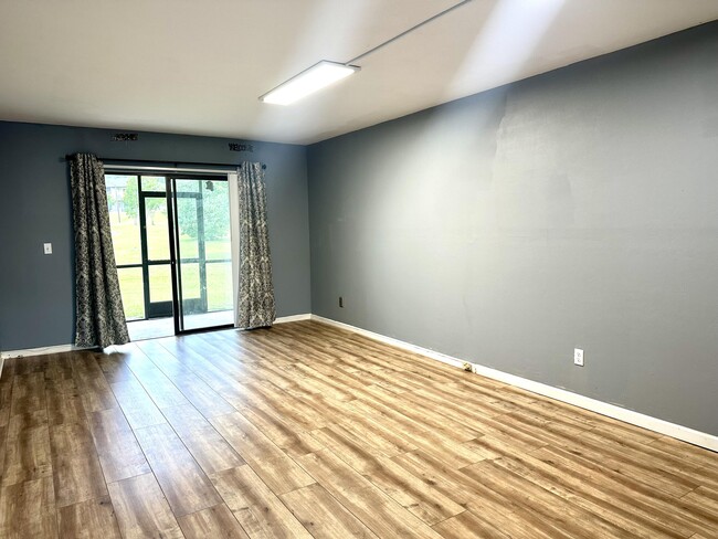 Building Photo - 101 Windsong Cir