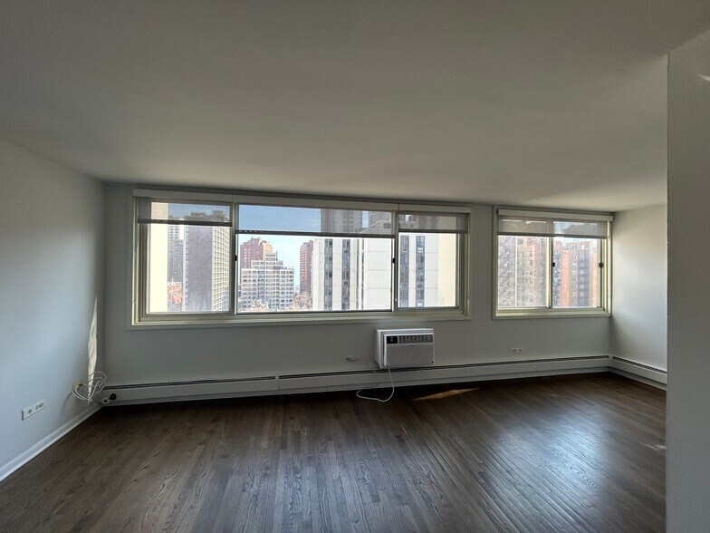 Building Photo - 1350 N Dearborn St