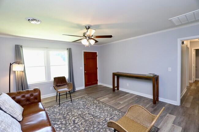Building Photo - 6 Hilliard Dr