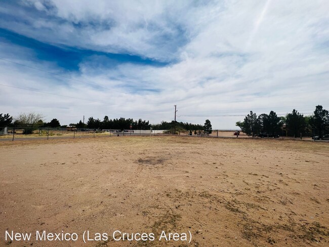 Building Photo - 2 br, 1 bath House - 917 Mesilla Dr.