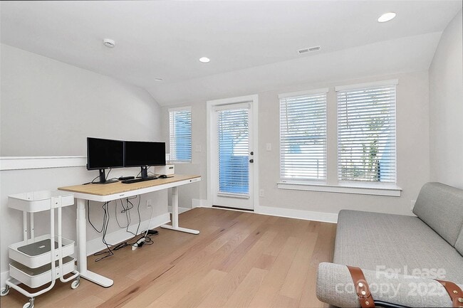 Building Photo - 338 E Cama St