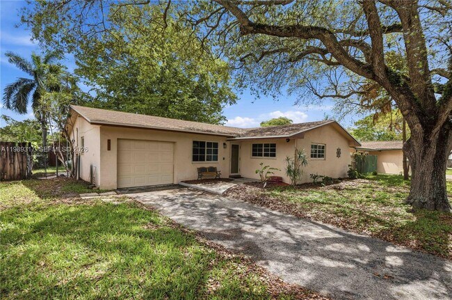 Building Photo - 4512 SW 27th Terrace