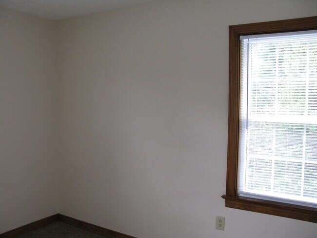 Building Photo - 7163 Plum Grove Ct