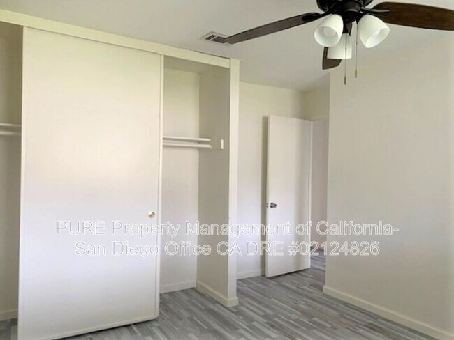 Building Photo - 2925 Luana Dr