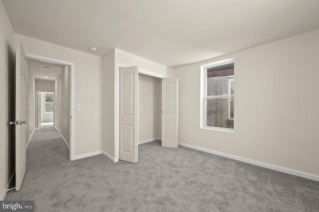 Building Photo - 418 E 21st St