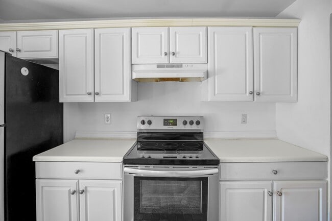 Building Photo - 4 Bedroom 2 Bath Townhouse in Pelham