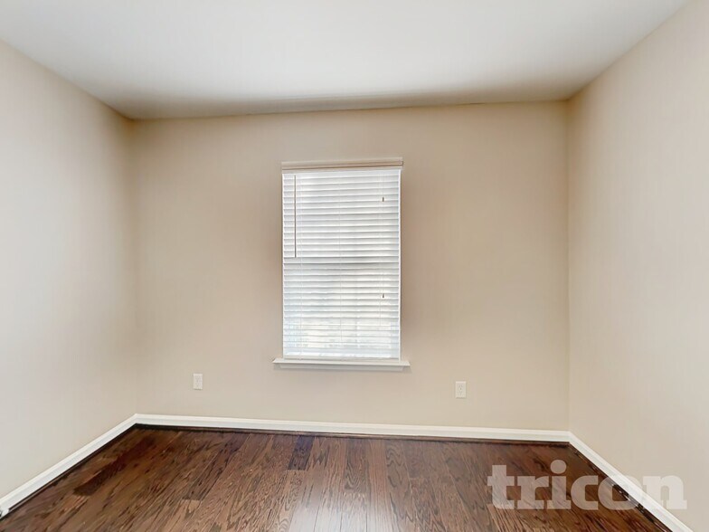 Building Photo - 461 Denman Loop